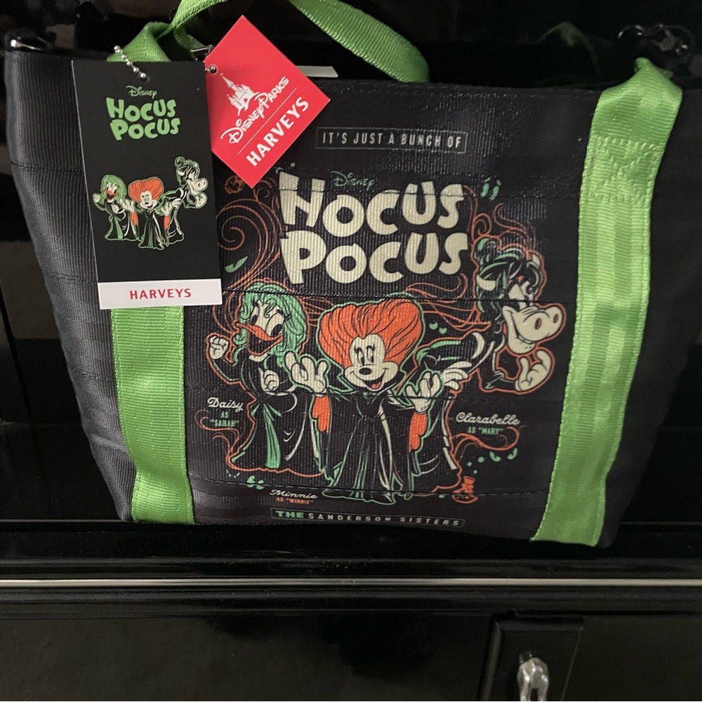 2024 NWT DISNEY PARKS HARVEY’S HOCUS POCUS SANDERSON PURSE